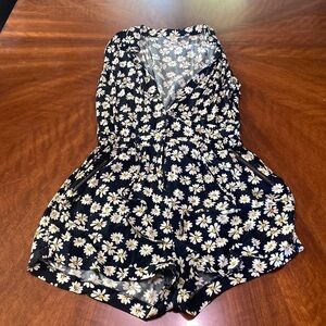Forever 21 Shorts Jumpsuit size L